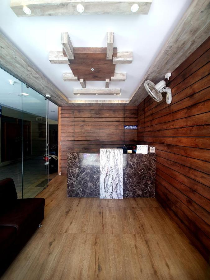 מלון העיר בנגלור Veekay Residency מראה חיצוני תמונה